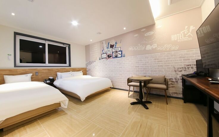 Imagen de la habitación del Hotel Jinju Hot. Foto 14