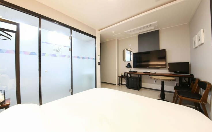 Imagen de la habitación del Hotel Jinju Hot. Foto 15