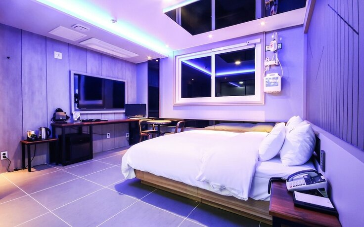 Imagen de la habitación del Hotel Jinju Hot. Foto 17