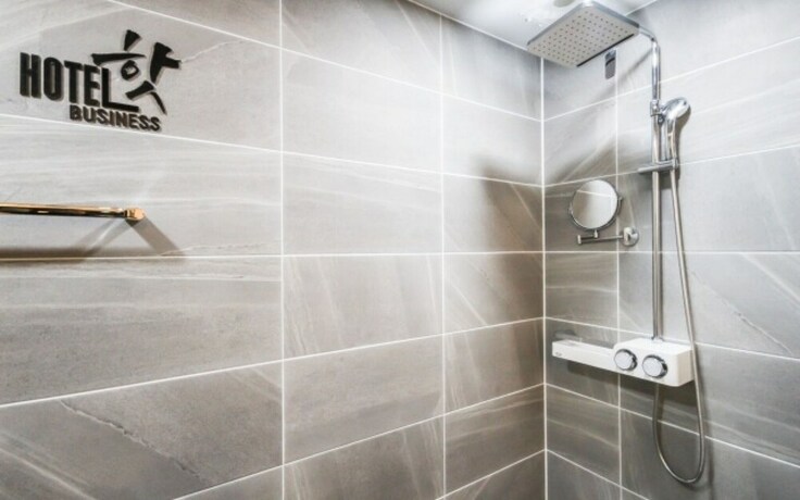 Imagen de la habitación del Hotel Jinju Hot. Foto 22