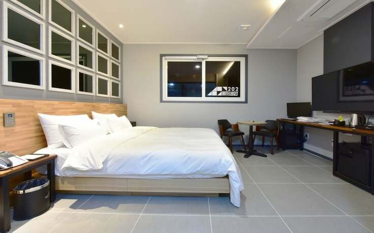 Imagen de la habitación del Hotel Jinju Hot. Foto 35
