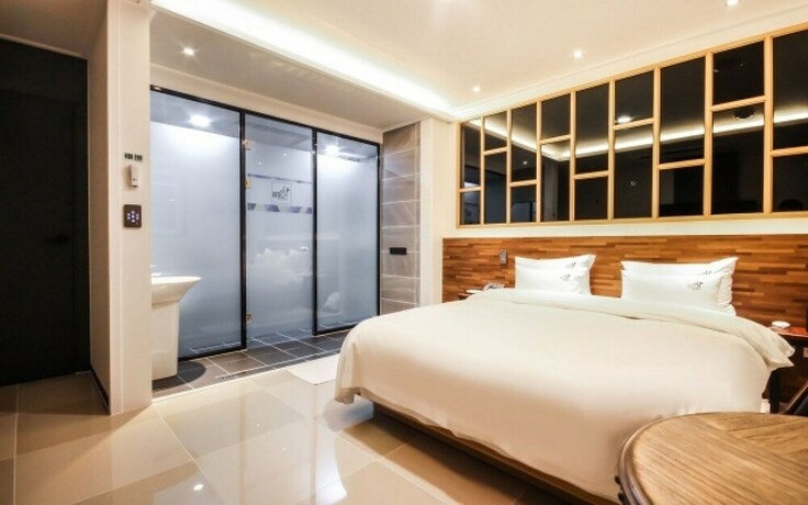 Imagen de la habitación del Hotel Jinju Hot. Foto 38