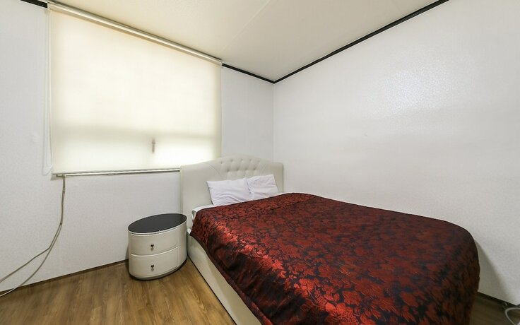 Imagen de la habitación del Hotel Jinju Kong. Foto 1