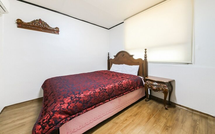 Imagen de la habitación del Hotel Jinju Kong. Foto 2