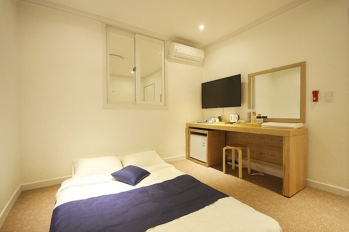Imagen de la habitación del Hotel Jinju Line. Foto 14