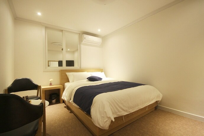 Imagen de la habitación del Hotel Jinju Line. Foto 15