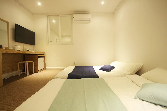 Imagen de la habitación del Hotel Jinju Line. Foto 16