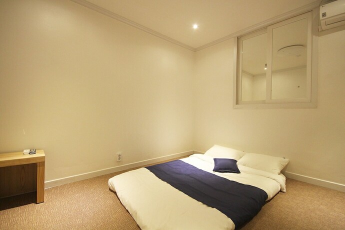 Imagen de la habitación del Hotel Jinju Line. Foto 18