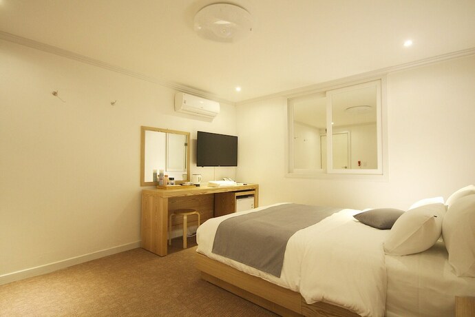 Imagen de la habitación del Hotel Jinju Line. Foto 19