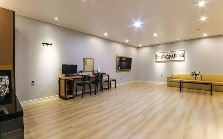 Imagen de la habitación del Hotel Jinju Muro. Foto 17