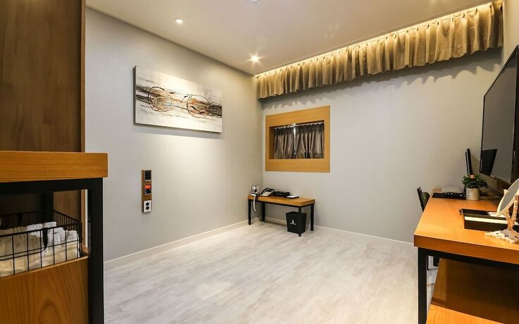 Imagen de la habitación del Hotel Jinju Muro. Foto 19
