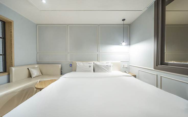 Imagen de la habitación del Hotel Jinju Nine. Foto 17