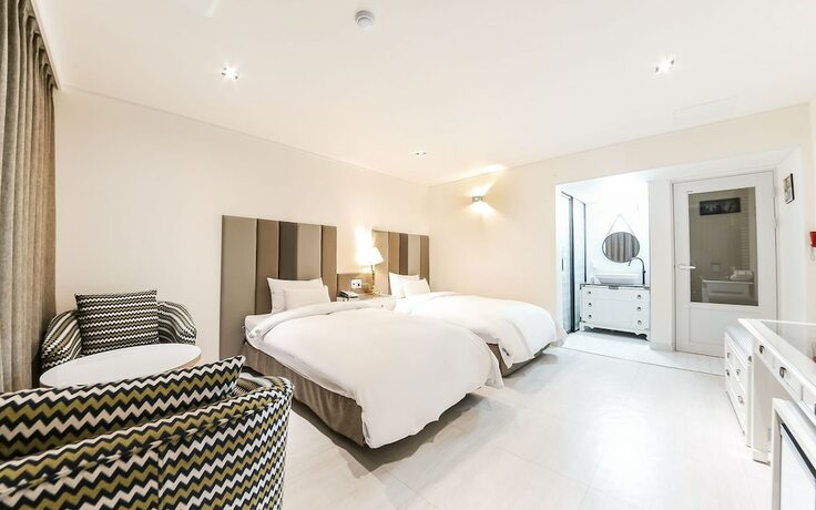 Imagen de la habitación del Hotel Jinju Owl. Foto 18