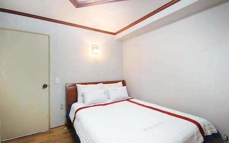 Imagen de la habitación del Hotel Jinju Park. Foto 1