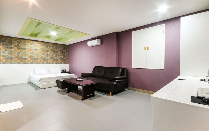Imagen de la habitación del Hotel Jinju Queens. Foto 14