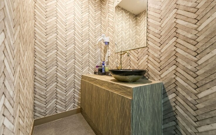 Imagen de la habitación del Hotel Jinju Queens. Foto 16