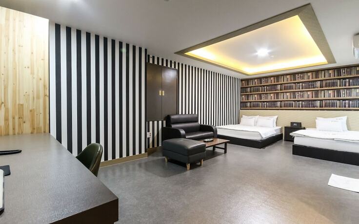 Imagen de la habitación del Hotel Jinju Queens. Foto 17