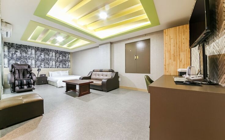 Imagen de la habitación del Hotel Jinju Queens. Foto 18