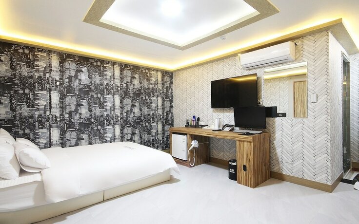 Imagen de la habitación del Hotel Jinju Queens. Foto 19
