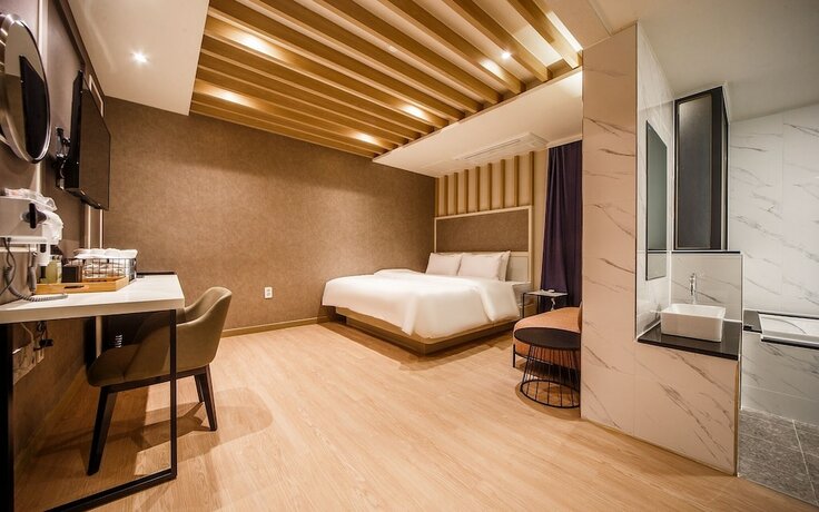 Imagen de la habitación del Hotel Jinju Servi. Foto 17