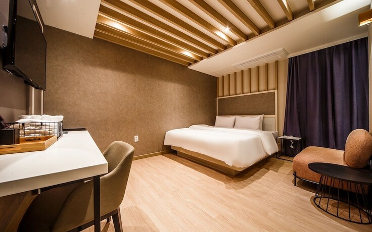 Imagen de la habitación del Hotel Jinju Servi. Foto 19