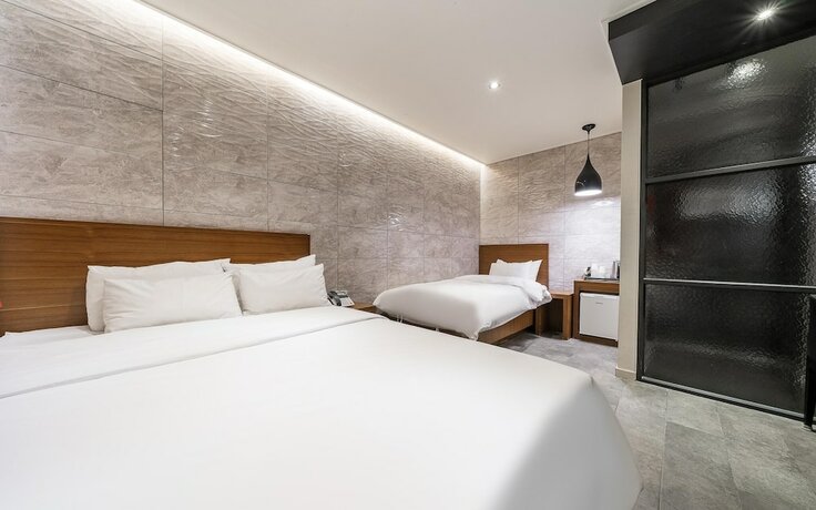 Imagen de la habitación del Hotel Jinju Seven. Foto 10