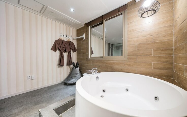 Imagen de la habitación del Hotel Jinju Seven. Foto 12