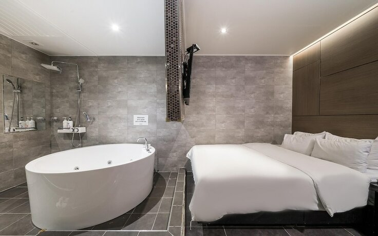 Imagen de la habitación del Hotel Jinju Seven. Foto 13