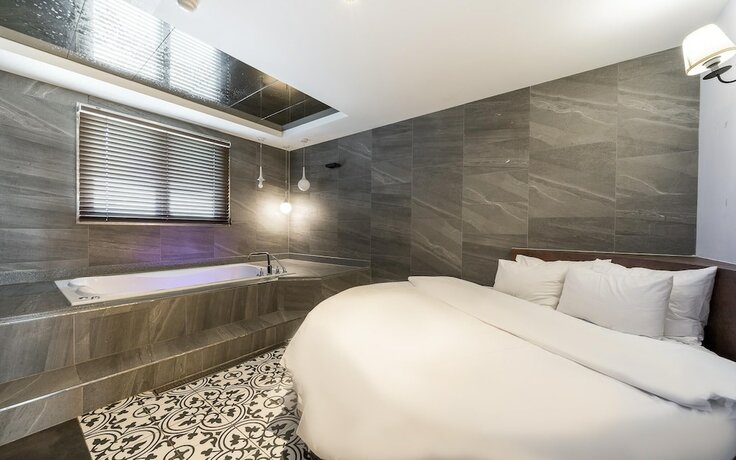 Imagen de la habitación del Hotel Jinju Seven. Foto 15