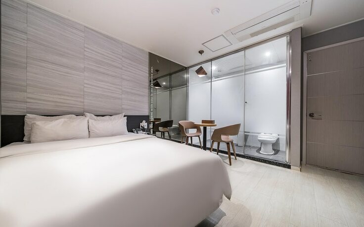 Imagen de la habitación del Hotel Jinju Seven. Foto 16