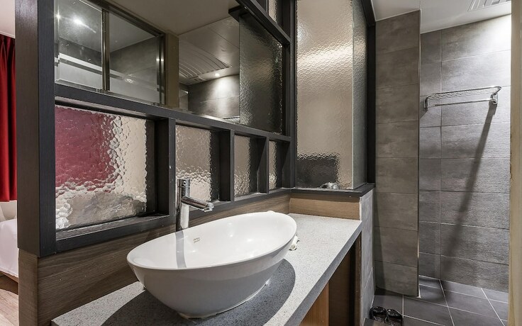 Imagen de la habitación del Hotel Jinju Seven. Foto 17