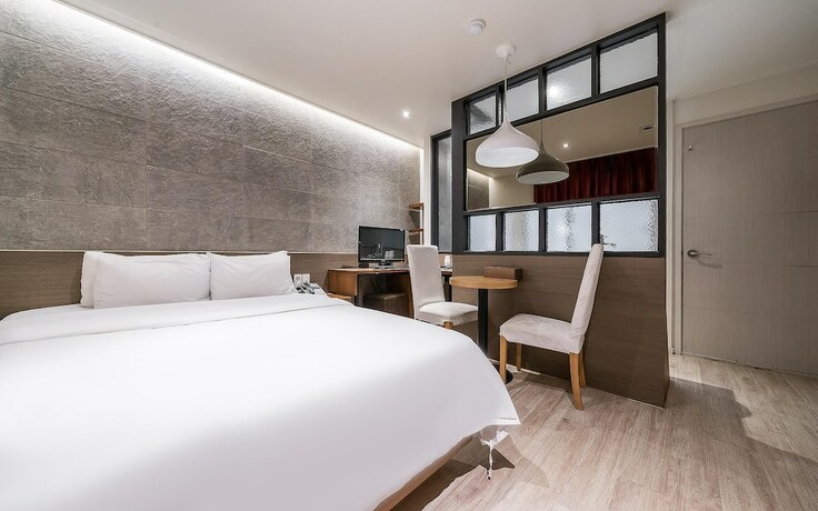 Imagen de la habitación del Hotel Jinju Seven. Foto 19