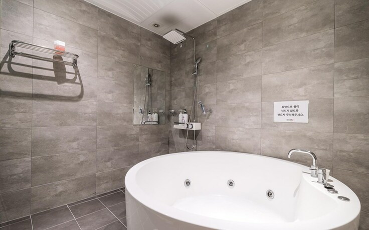 Imagen general del Hotel Jinju Seven. Foto 9