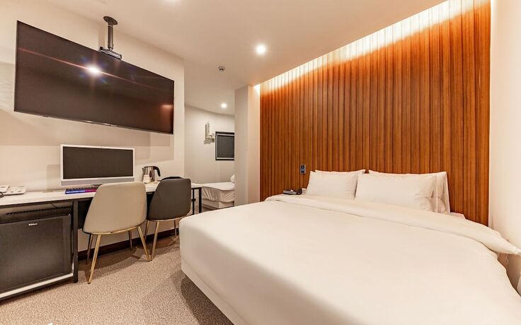 Imagen de la habitación del Hotel Jinju Vovo. Foto 17
