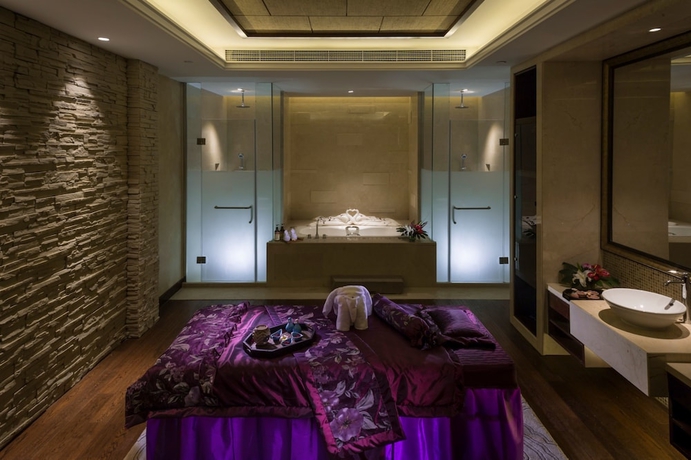 Imagen de la piscina del Hotel Jinling Grand Kunshan. Foto 18