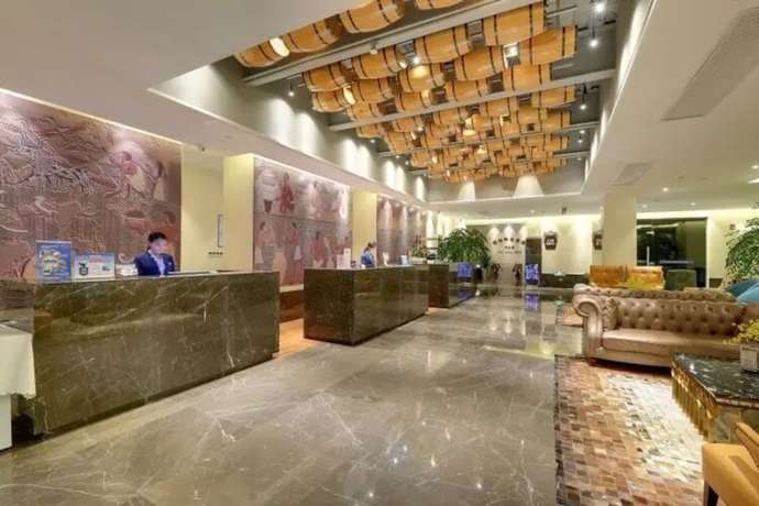 Imagen de los interiores del Hotel Jinling Landscape Beer Hot Spring. Foto 19