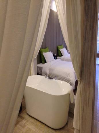 Imagen de la habitación del Hotel Jinling Museum Spa Hotel. Foto 12