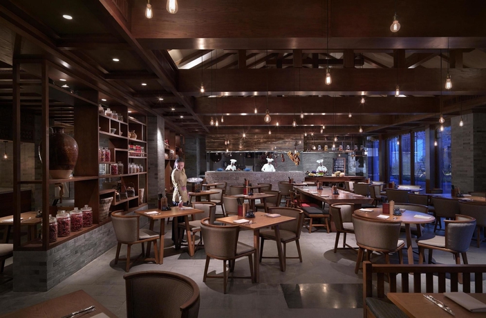 Imagen del bar/restaurante del Hotel Jinmao Lijiang, The Unbound Collection By Hyatt. Foto 7