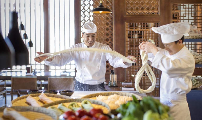 Imagen del bar/restaurante del Hotel Jinmao Lijiang, The Unbound Collection By Hyatt. Foto 8