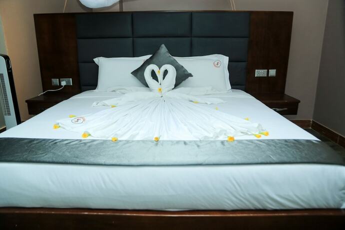 Imagen de la habitación del Hotel Jinna Suites. Foto 15