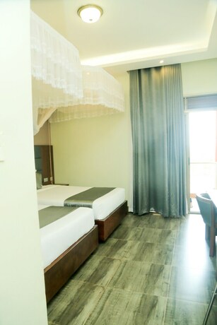 Imagen de la habitación del Hotel Jinna Suites. Foto 17
