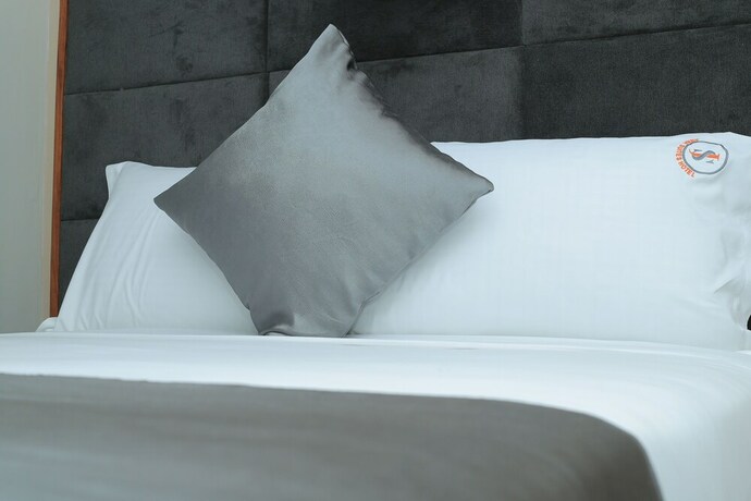 Imagen de la habitación del Hotel Jinna Suites. Foto 18