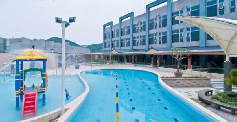 Imagen de la piscina del Hotel Jinshan Bay Hot Spring Resort. Foto 19