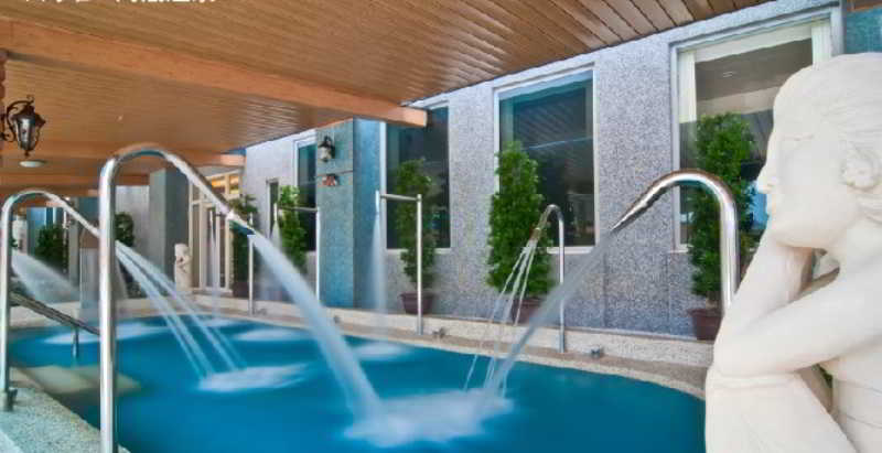 Imagen de la piscina del Hotel Jinshan Bay Hot Spring Resort. Foto 20