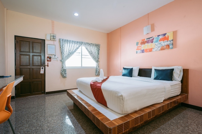 Imagen de la habitación del Hotel Jintana Resort. Foto 17