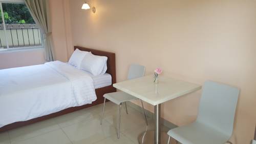 Imagen de la habitación del Hotel Jirasin and Apartment. Foto 13