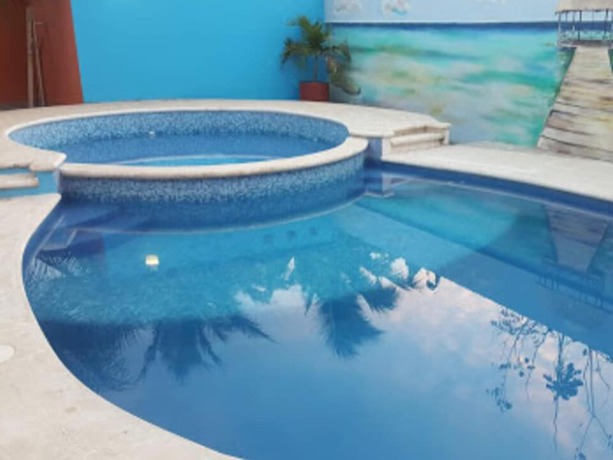 Imagen de la piscina del Hotel Jireh. Foto 16