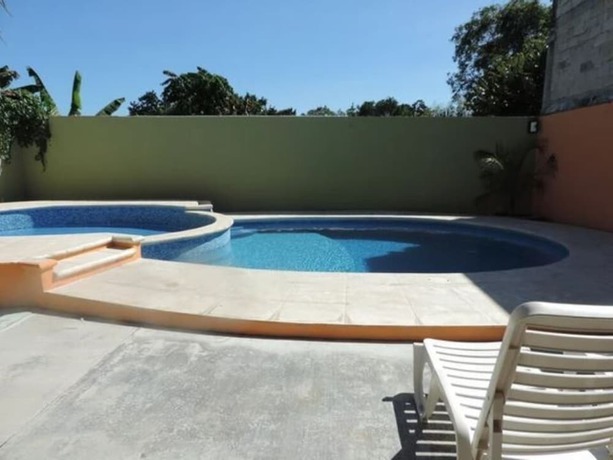 Imagen de la piscina del Hotel Jireh. Foto 20