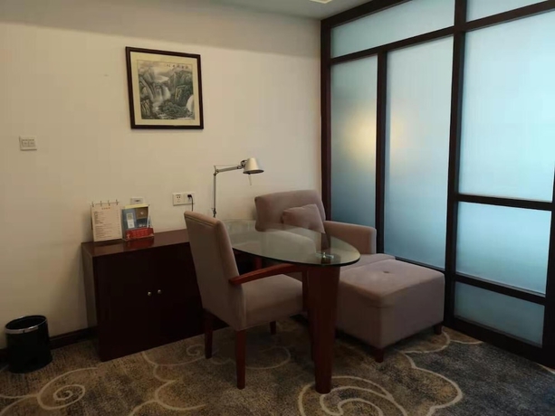 Imagen de la habitación del Hotel Jiuhuashan Center. Foto 17