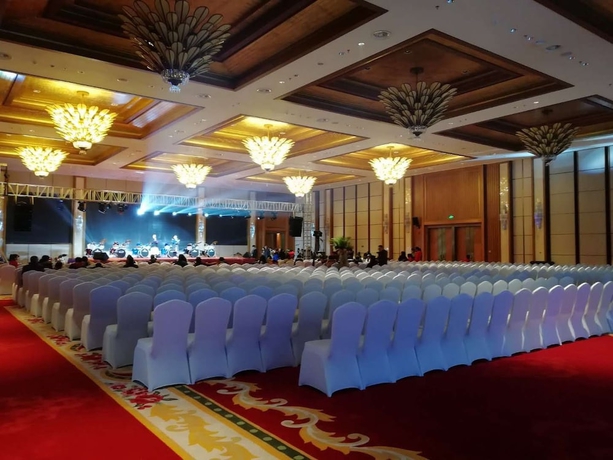 Imagen de los interiores del Hotel Jiuhuashan Rongxi Manor Hot Spring. Foto 18